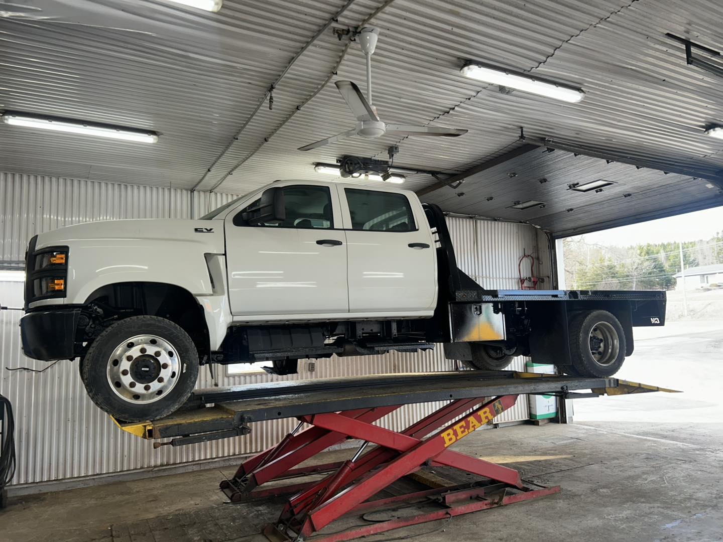 Antirouille appliqué sur une camionnette de travail en Beauce